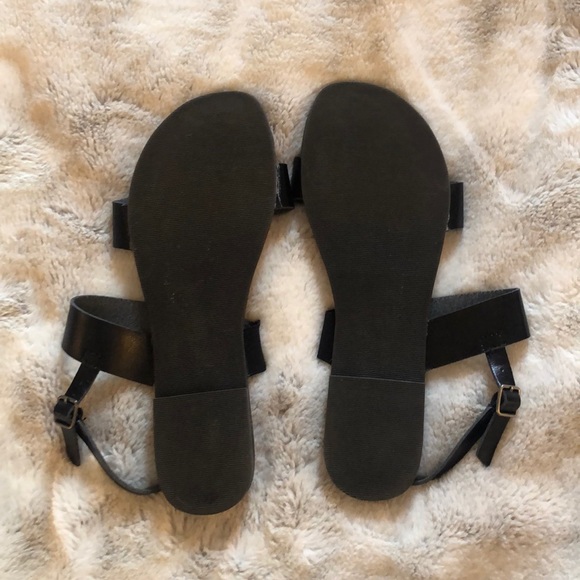 Black Sandals Size 9 - Picture 2 of 3